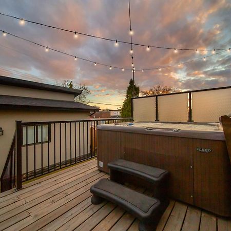 Bright Modern Home - King Bed - Free Parking - Fireplace - Fast Wi-Fi - Free Netflix Едмонтон Екстер'єр фото