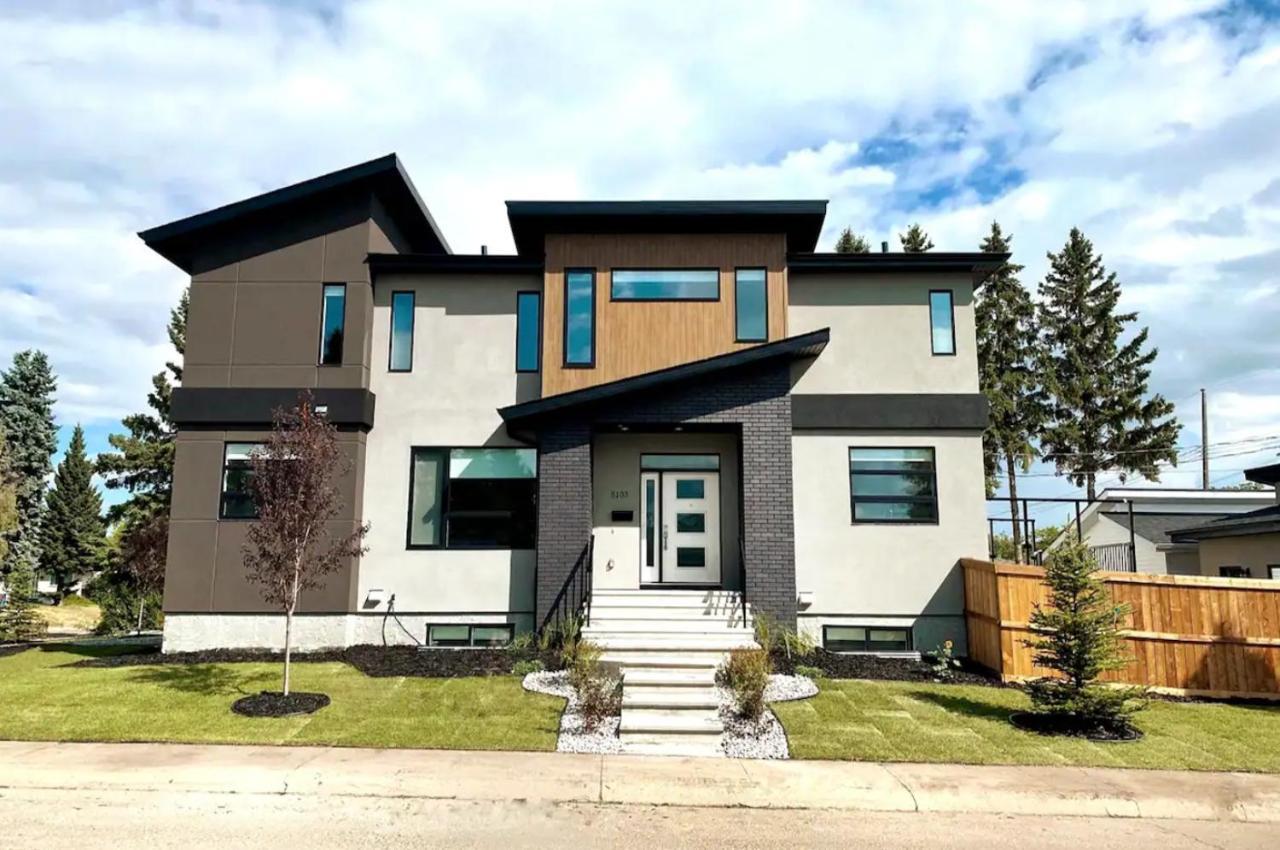 Bright Modern Home - King Bed - Free Parking - Fireplace - Fast Wi-Fi - Free Netflix Едмонтон Екстер'єр фото